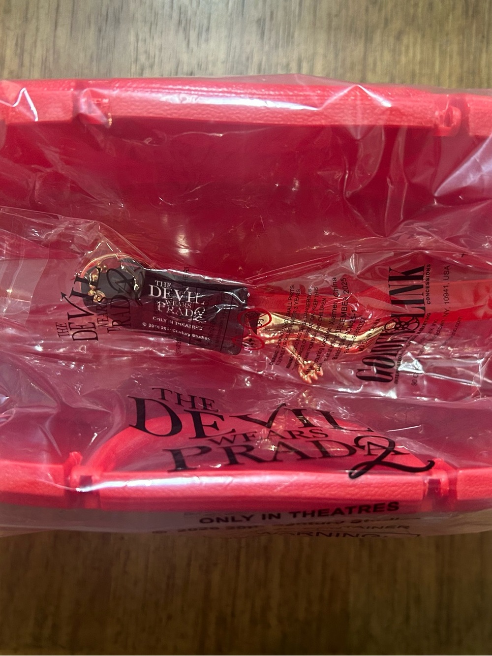 NEW The Devil Wears Prada 2 Plastic Handbag Popcorn Bucket with Keychain - Picture 2 of 4